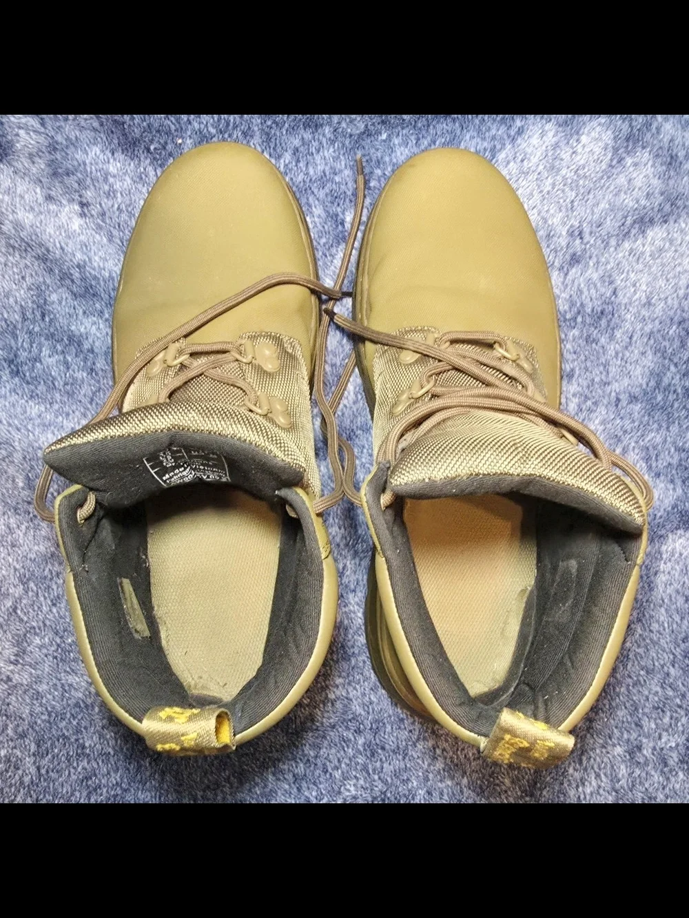 Dr. Martens Rakim Chukka Boots in Mid Olive